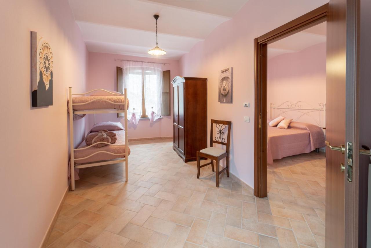 Albergo La Loggia Di San Martino Gualdo Tadino Exterior foto