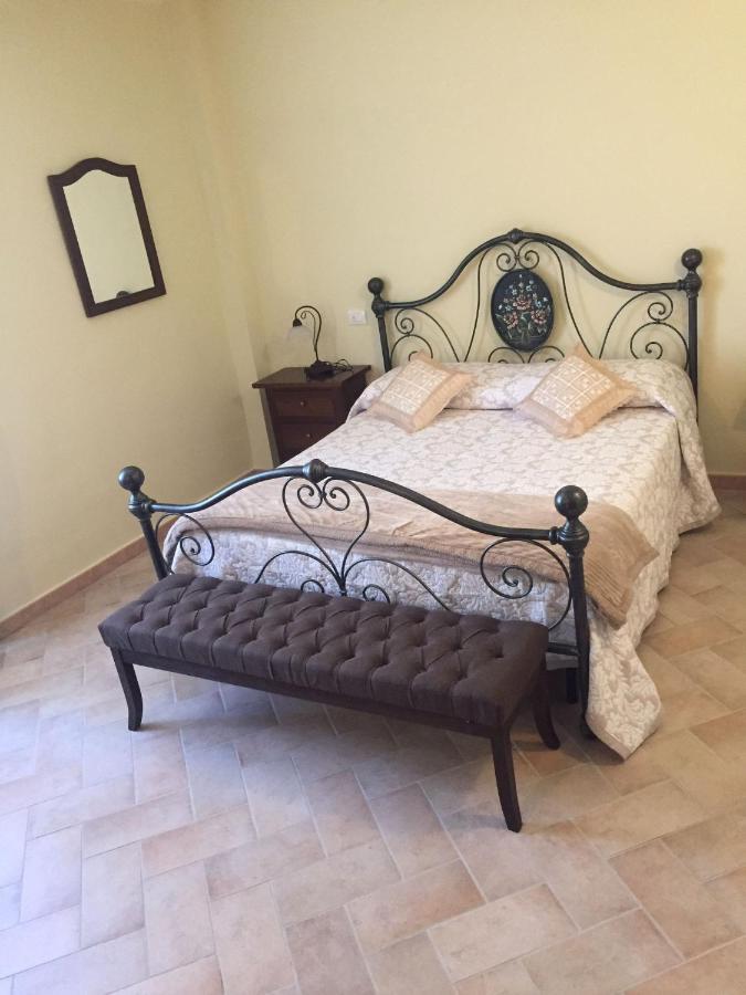 Albergo La Loggia Di San Martino Gualdo Tadino Exterior foto